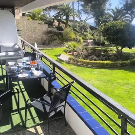 Palmera E Apartment *